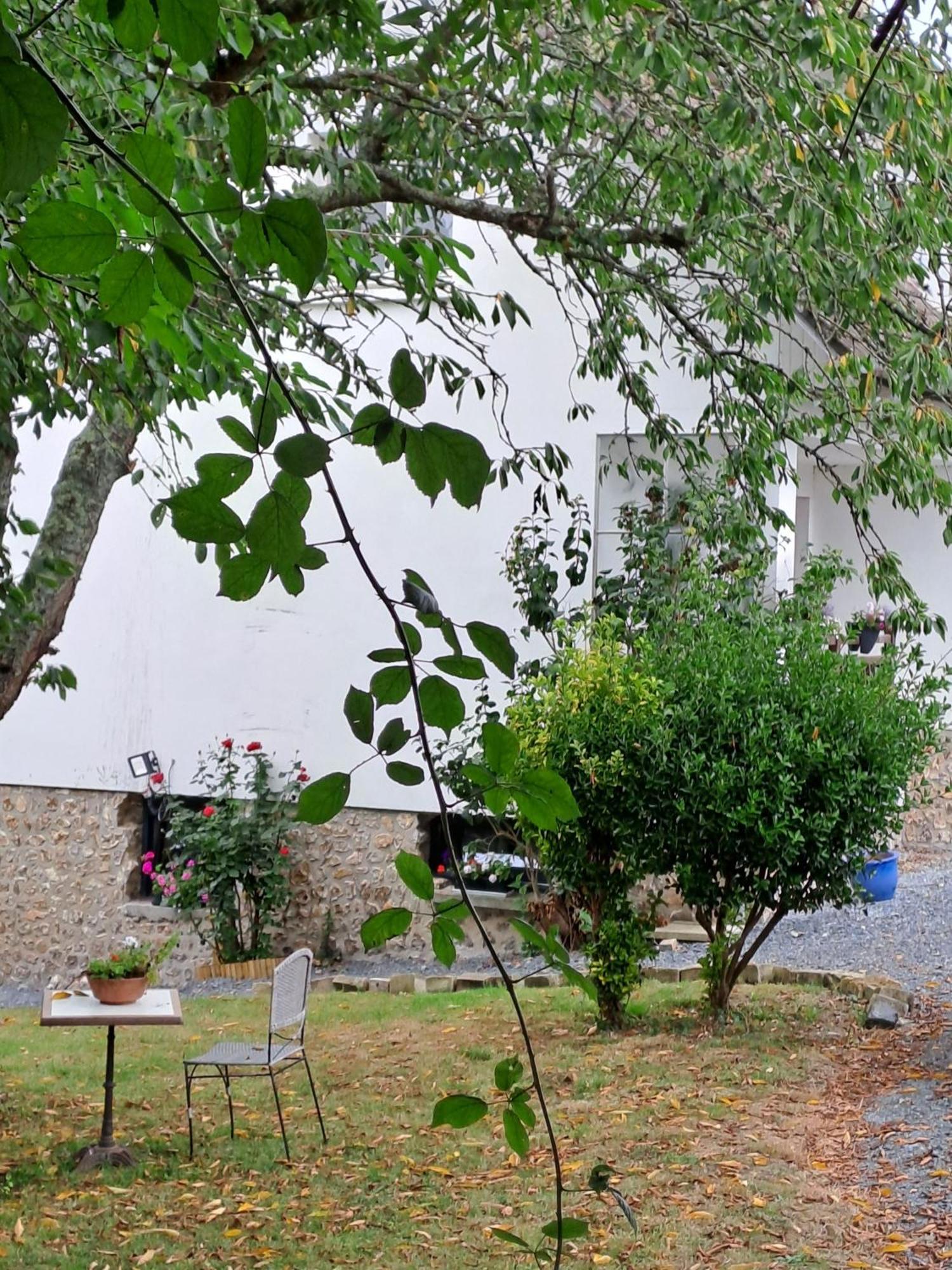 Hotel La Jufe Cormeilles  Esterno foto